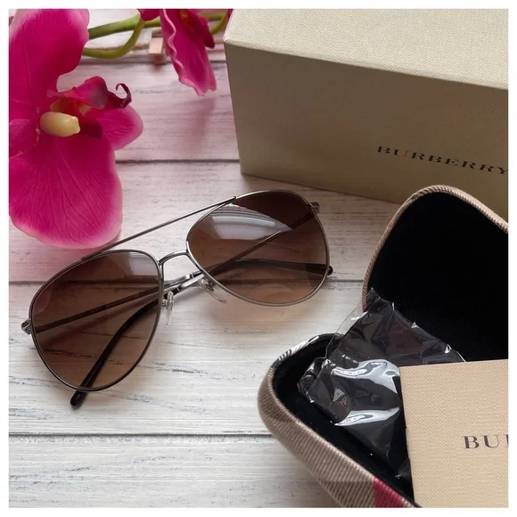 NWOT BURBERRY Sunglasses NWOT Burberry Cat Eye Polarized Sunglasses main image 3